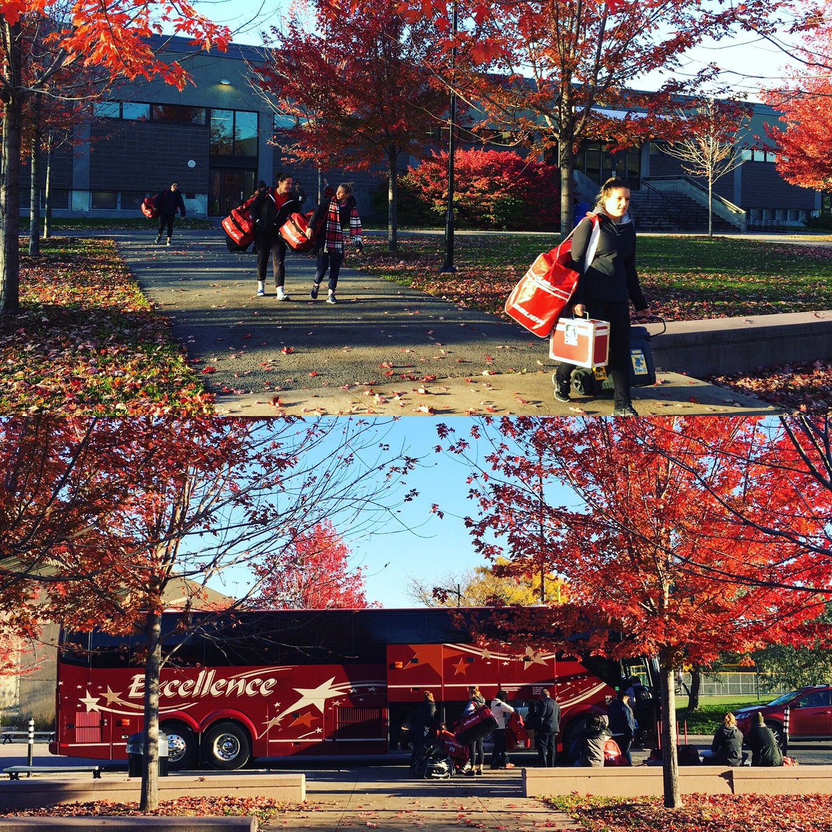 LesCanadiennes's tweet photo. Premier voyage de la saison! First roadie of the year! #excellence #gameday #fallreds🍁🌟 https://t.co/oyUlSXQRJS