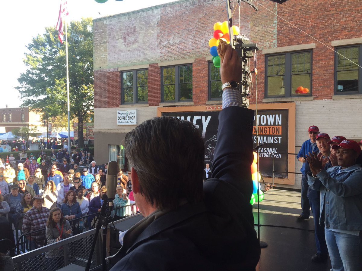 SHiggon2's tweet photo. So I got to kick off the festival on stage with @TanyaRiveraOn2 here are the views from the stage. #firstpepsi #firstsandwhich #firsttoast https://t.co/01MHE3RZMH
