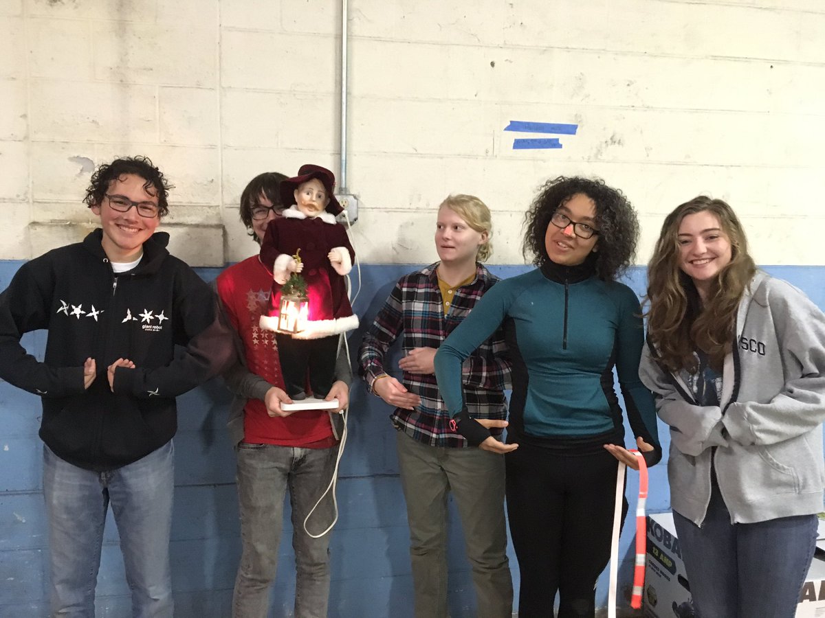 UHS_Habitat's tweet photo. It works! Students up early pricing xmas goods for @Habitat_org fundraiser #ProudofU https://t.co/EhDDXcpdMs