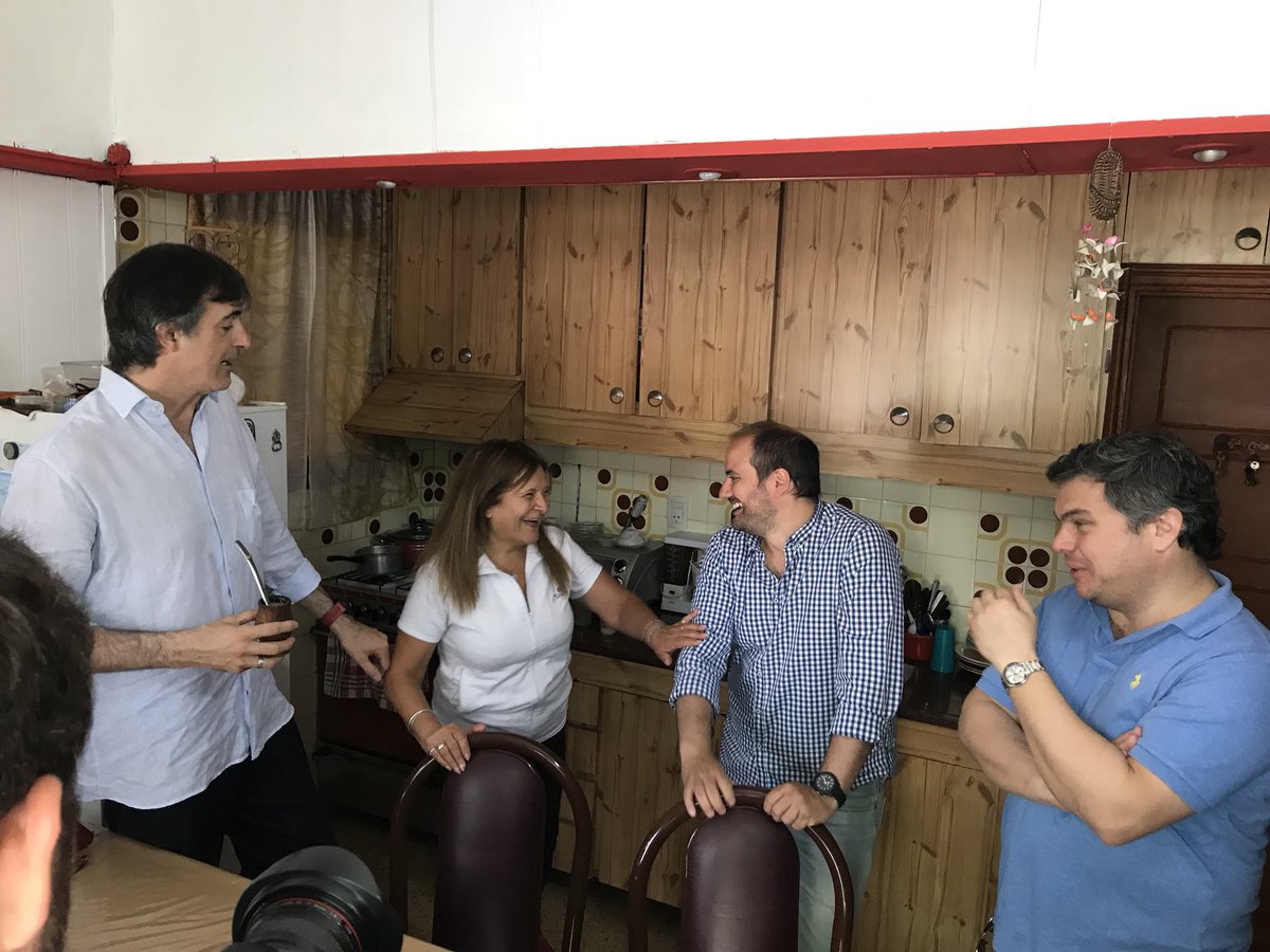 SLopezMedrano's tweet photo. Con @estebanbullrich @danyreich @alonsolramiro volvimos a lo de Lili y Felipe a agradecerles por el apoyo en #SanMartín #CambiandoJuntos https://t.co/CN0P12xBhj