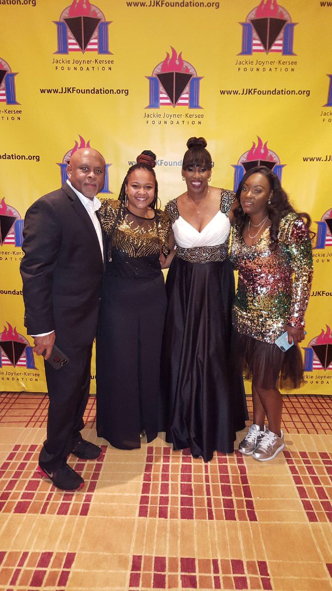 sbark1984's tweet photo. Congratulations 2 my girl @JJoynerKersee on her Gala. It was a #huge #success fundraiser!!! #olympian #USATFALUMNI @usatf @USOC https://t.co/iTu7oSLuxP