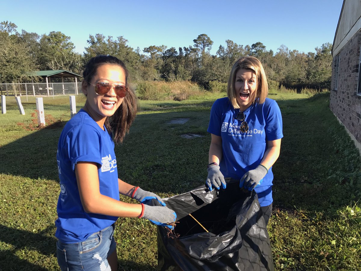 FCN2go's tweet photo. We're working w/ great partners on the Northside, cleaning up post-Irma!
#MDDAY
#FirstCoastSTRONG https://t.co/KuVfavqX9M