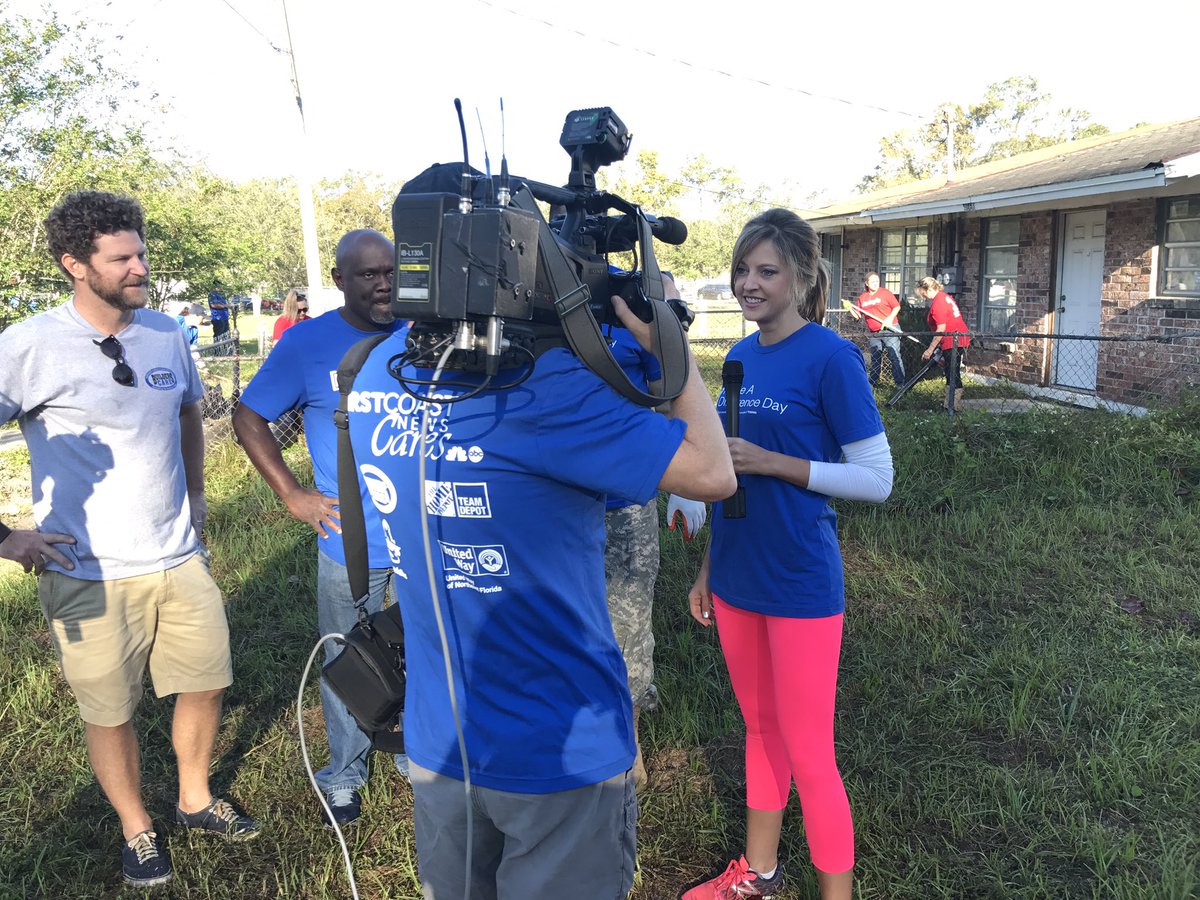FCN2go's tweet photo. We're working w/ great partners on the Northside, cleaning up post-Irma!
#MDDAY
#FirstCoastSTRONG https://t.co/KuVfavqX9M