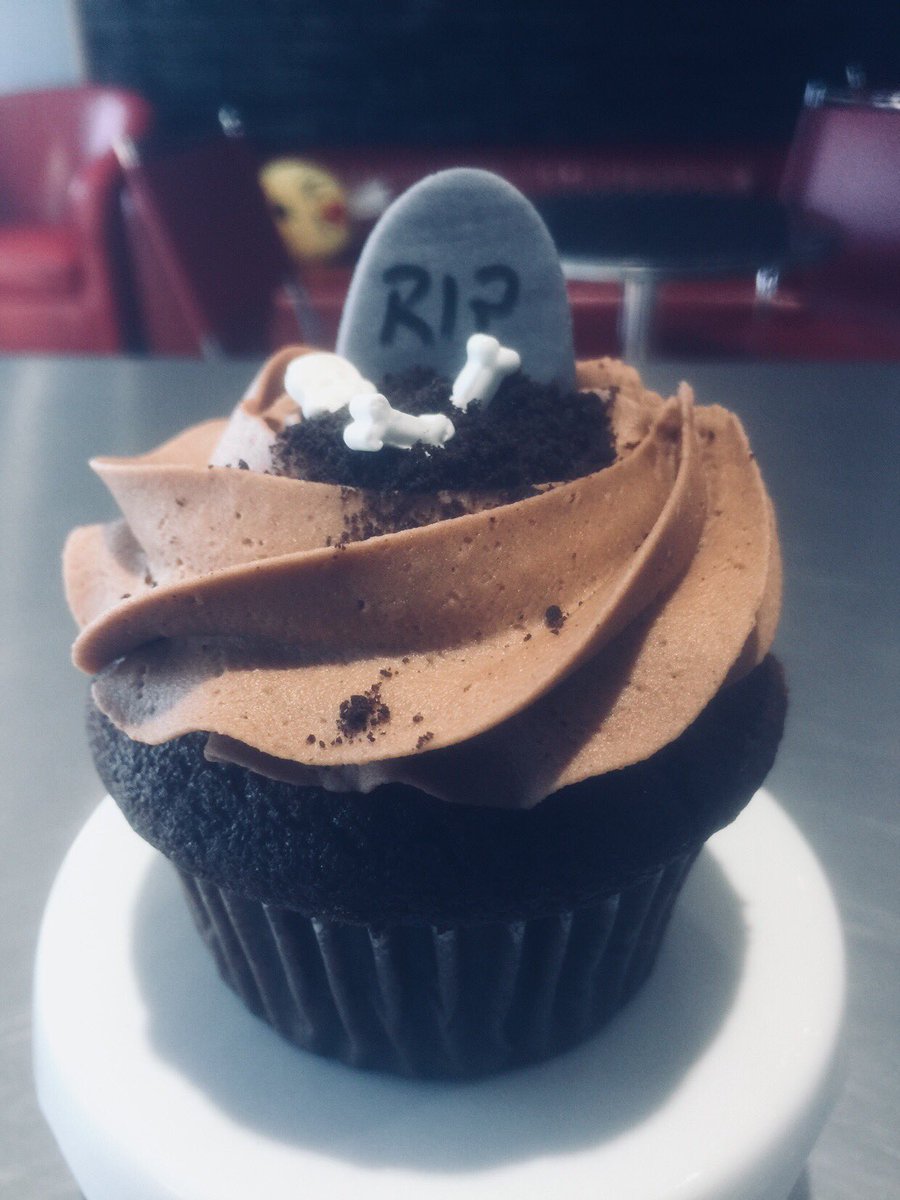 Monkeycakes_CA's tweet photo. Death by Chocolate. Spoooooooky, muhahaha!! This &amp; other scary treats available today until supplies last. #happyhaloweentreats #monkeycakes https://t.co/xdFnUpxnqh