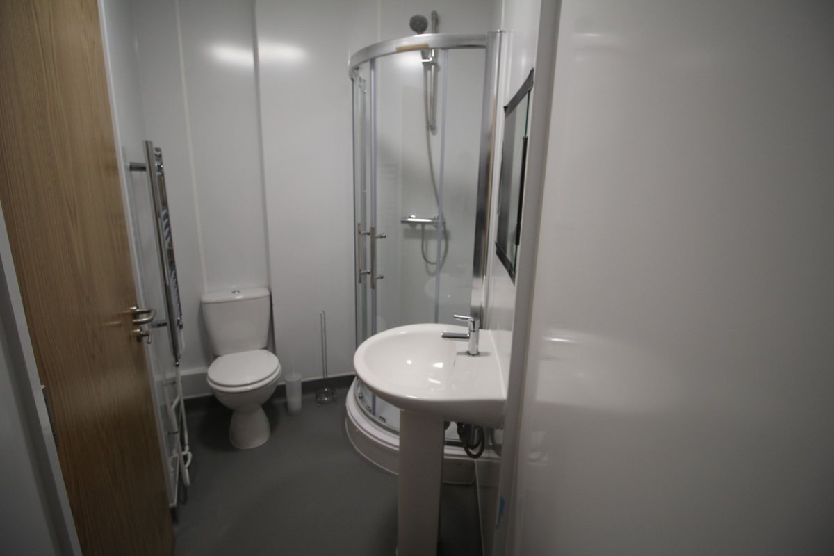 studenthomesnet's tweet photo. **STUDENT PROPERTY MOSS HOUSE**
-15 bedrooms
-en suite &amp; non en suite rooms
-Newly built
-Includes bills

Call 01926 422 077 for viewing! https://t.co/MZWLz04s7J
