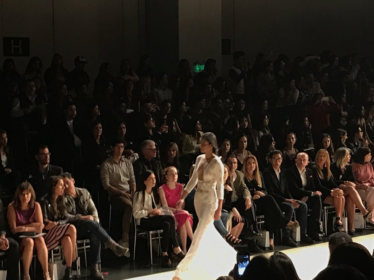 dharmabi's tweet photo. Sorprendente desfile de Cierre de Lifweek18: Brides by @Noebernacelli #LimaFashionWeek https://t.co/nbAQVCRpYe