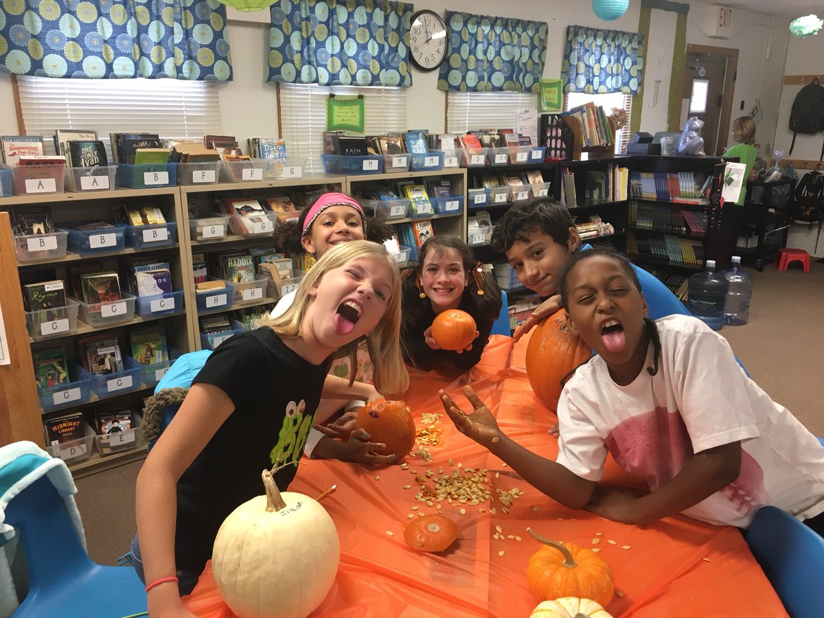 JohnsonRussBlvd's tweet photo. More #PumpkinMath2017 fun!  @MsWLeeSchool @LeeStudioF #LEEders https://t.co/DUXKq46YHq