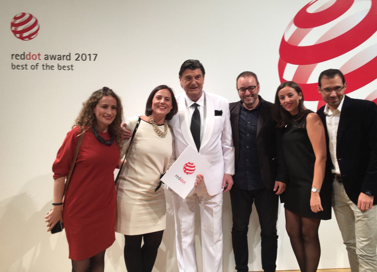 Red dot 2017 <a href="/actiu/">Actiu</a> <a href="/LuisOdosdesign/">LuisOdosdesign</a> . Sueños que se convierten en realidad!!! With the best team, the best future. Loving Berlin