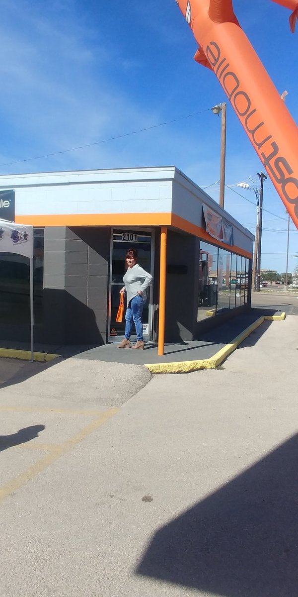 We are giving away phones, we are giving away earbuds, we have Cliff's food wagon out here people 2101 Big Spring Midland TX
#boostnation