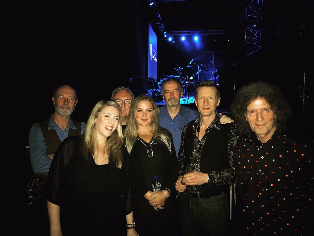 GilbertOSull_'s tweet photo. It's showtime @SligoLive!
#sligolive #gilbertlive @NiamhMcNally2 @chantelledmusic @BShanleyGuitar https://t.co/X6wYLdd1AN