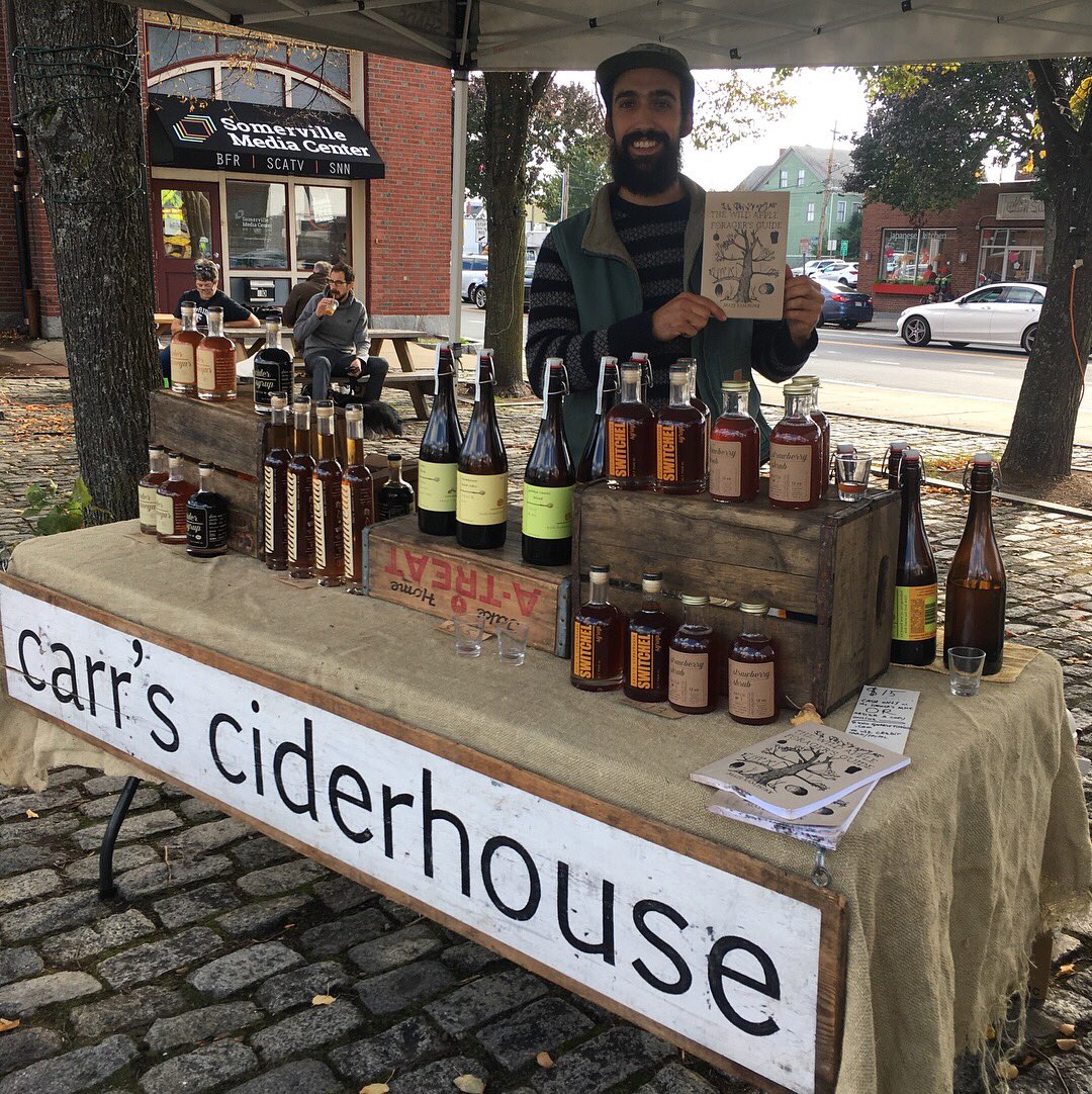 EricLewandowski's tweet photo. Talking #Apples @UnionSquareFM with Matt @carrsciderhouse #cider #craftcider #eatlocal #appleporn #boston #heirloom https://t.co/oV948ZuPU1