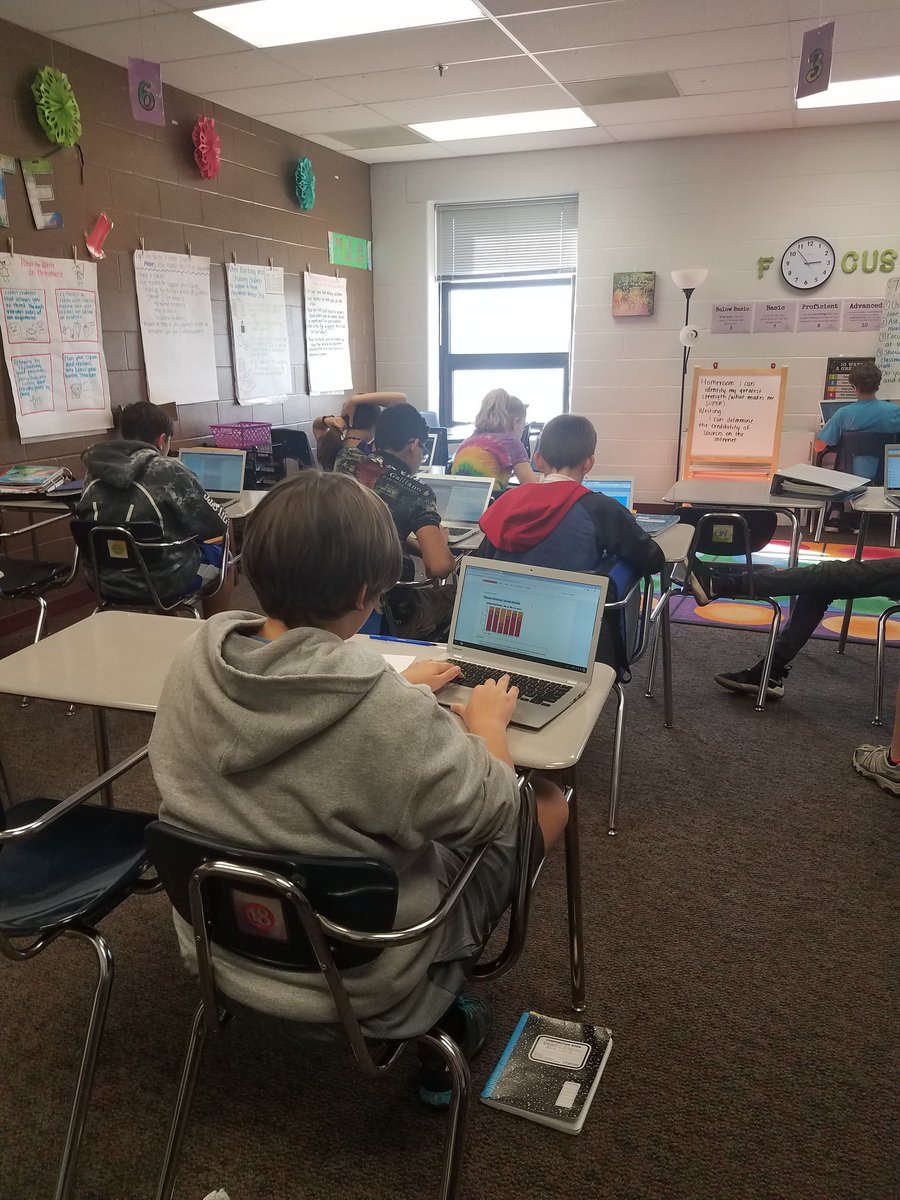 JanzeELA7's tweet photo. Students researching and organizing notes on Google Keep, one even watching a TED talk!! #pioneerpride @ISDSchools https://t.co/Re6Mznry3p