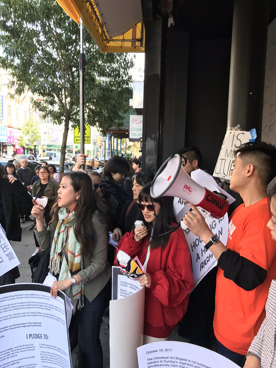 XpertDemon's tweet photo. Live tweeting the action in front of #JamesCohan right now, follow @CtownArtBrigade for more updates. #CtownNot4Sale #JamesCohan #OmerFast #DecolonizeThisPlace #绝不出卖唐人街 https://t.co/UQLfkAkFNw