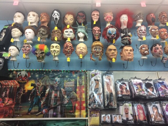 PartyFairBush's tweet photo. 390 Knickerbocker. #Halloween2017 #brooklyn #williamsburgbk https://t.co/G2aprDZWwh