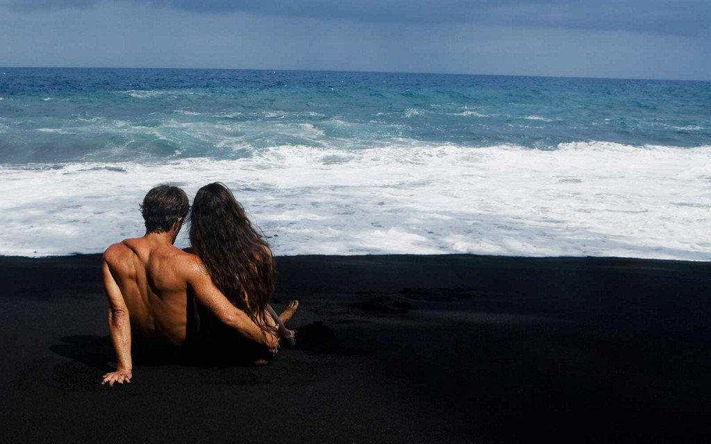 TravelLeisure's tweet photo. Where on Earth to find rare black sand beaches https://t.co/UdWDSlb4or https://t.co/RGtA2J4b0R