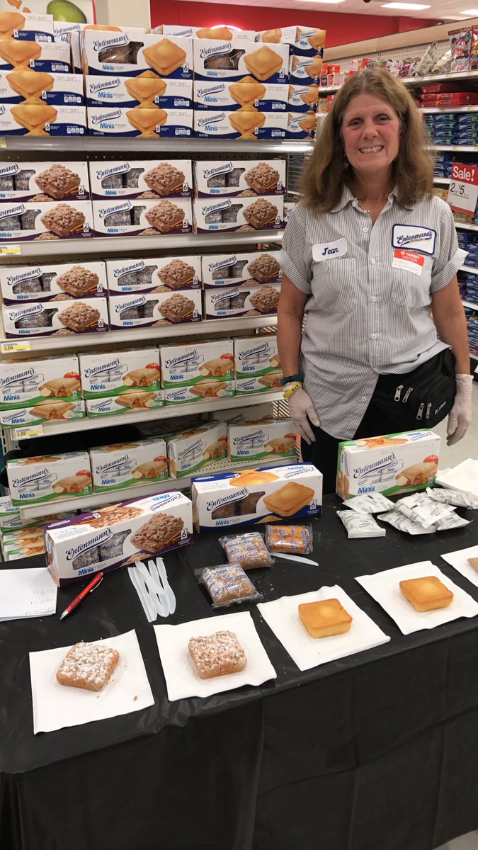 Andrew050887's tweet photo. @A_Leigh_ @jamaal_edwards Jean says you can't try just one of these Minis! #TasteOfD117 #SaturdaysAreForSampling #NoTricksAllTreats https://t.co/NiSHJ0ljfM