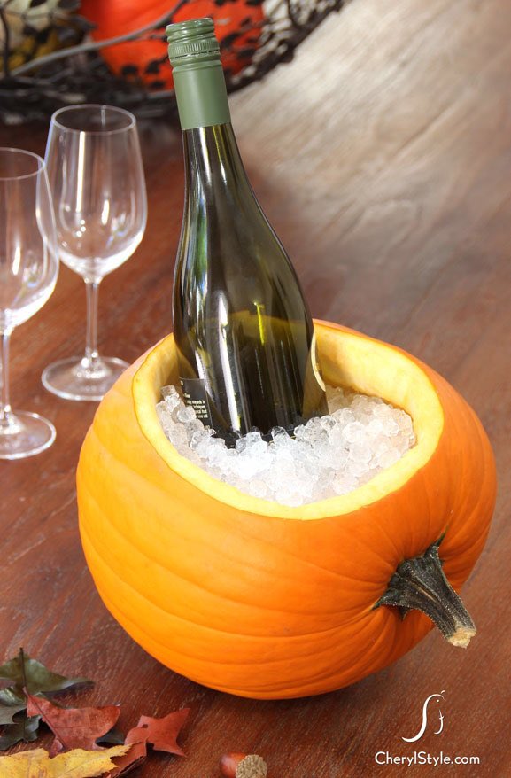 DumbPWilson's tweet photo. When you wanna wine and dine your girl, but Halloween is less than a week away. https://t.co/u2ISFTu7JT