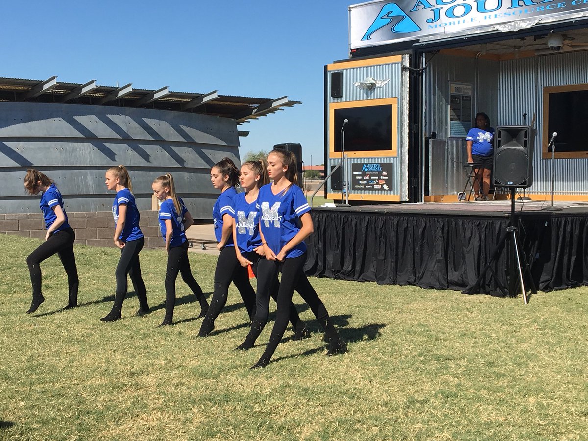 MHSWildcat_News's tweet photo. Way to go Advanced Choir and BMDC- great work at todayβs #irun4good . Way to goWildcats - we won the Banner!! https://t.co/lrRy9OauRa