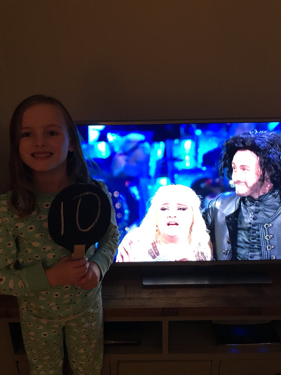 naoredhead's tweet photo. It had to be a 10 from Edie tonight. Table tennis bats came in handy! Go @SusanCalman #strictly #votesusan #yougotafan https://t.co/6oZGOwYgwc