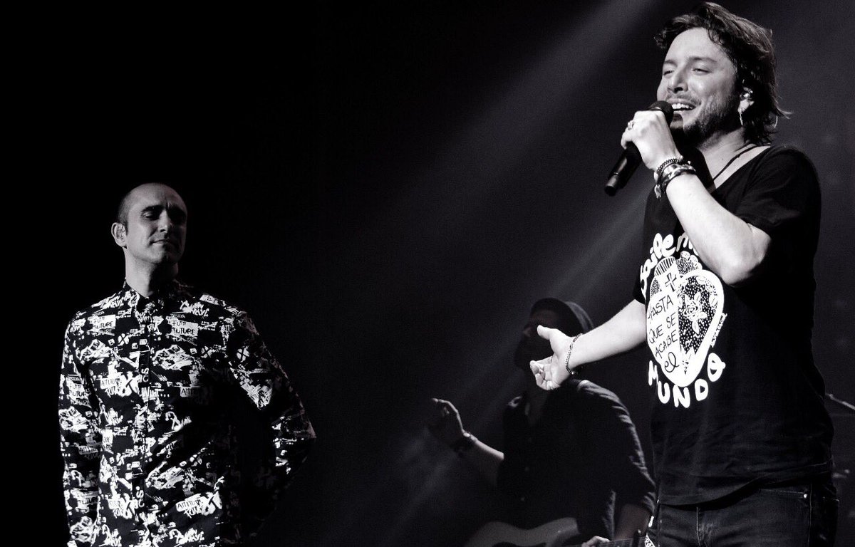 manuelcarrasco_'s tweet photo. Que gran momento vivido anoche con el genial @AbelPintos muy emocionante. Gracias por tu sensibilidad amigo. #buenosaires #argentina https://t.co/O0M4bGXtvu