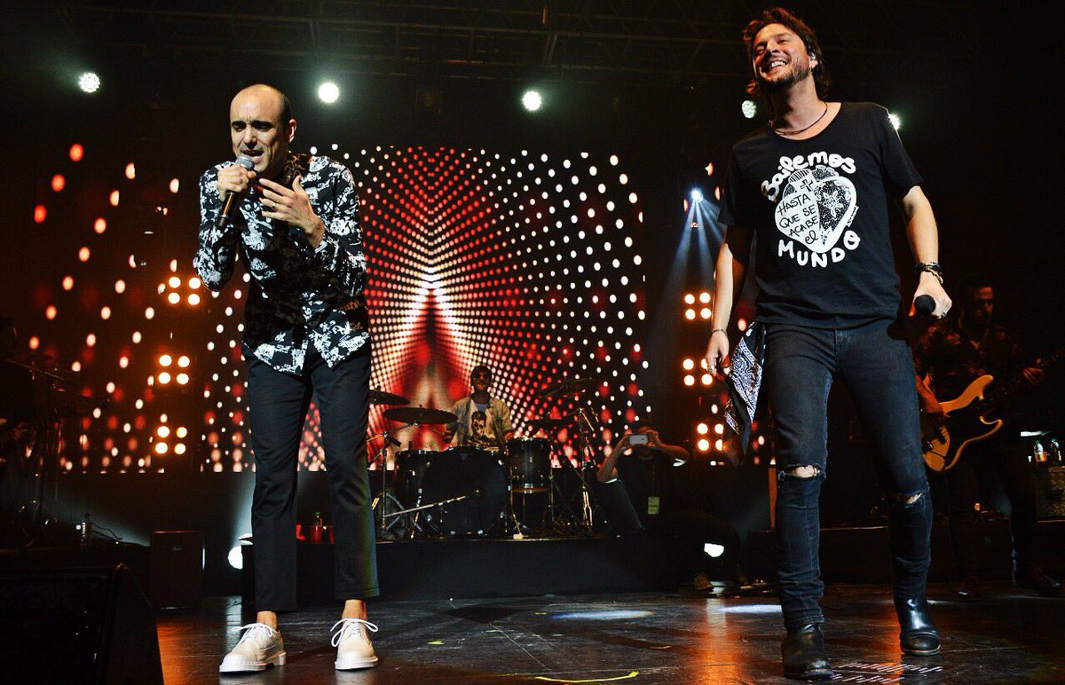 manuelcarrasco_'s tweet photo. Que gran momento vivido anoche con el genial @AbelPintos muy emocionante. Gracias por tu sensibilidad amigo. #buenosaires #argentina https://t.co/O0M4bGXtvu