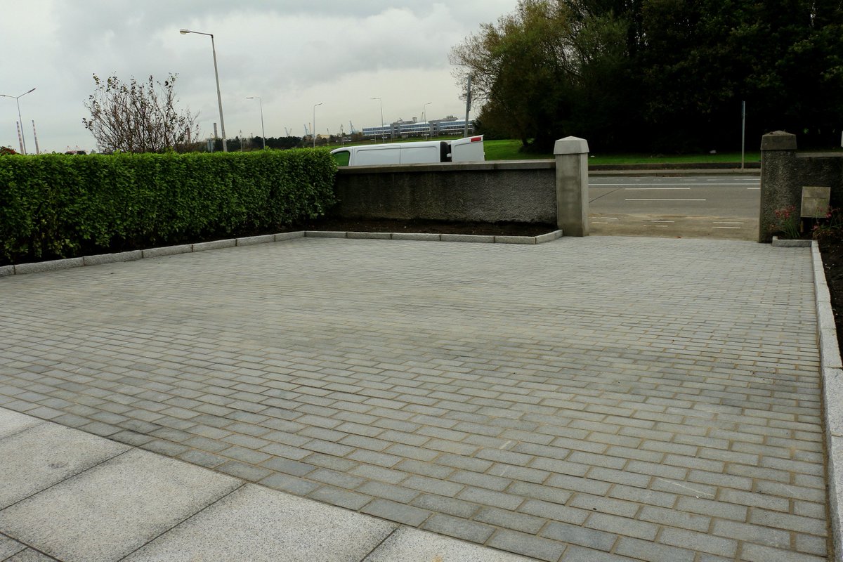 ChubbOwen's tweet photo. Our latest driveway landscaping project just completed in #Clontarf and looking fantastic. Cannot wait to complete the planting. 
#DrivewayDesign #DrivewayLandscaping #GraniteDriveways are best https://t.co/e64BnRDDHw