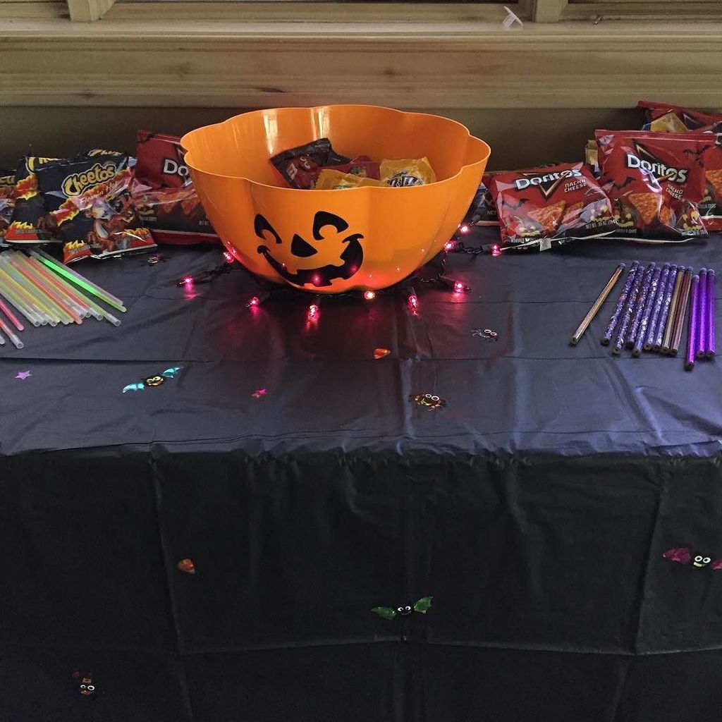 56Ignite's tweet photo. Snacks for the Halloween Party tomorrow morning! Be there 10:30am #experiencefriendship #5thand6thgradeawesomeness https://t.co/igpIwwBRlu https://t.co/dnk8arPOI8