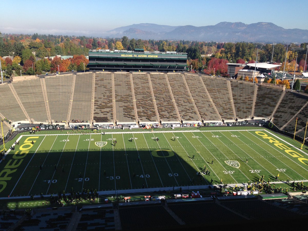 DSABrandonG's tweet photo. Mighty fine day for some Duck football. Ducks vs Utes kicks off at 2:45 https://t.co/RWulGu4Po5
