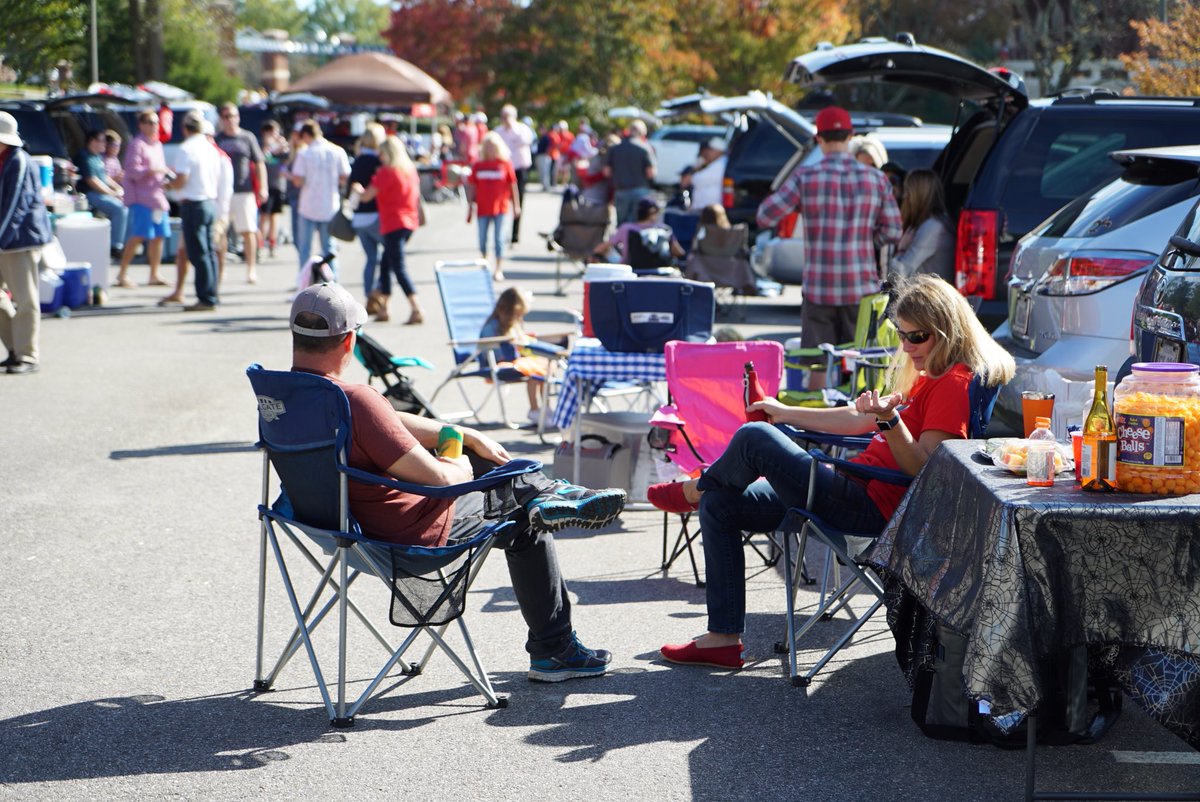 urichmond's tweet photo. Great crowd at the tailgates today. Thanks for coming home, #Spiders! #SpiderHC 🕷❤️💙 https://t.co/Umlvx69Q82