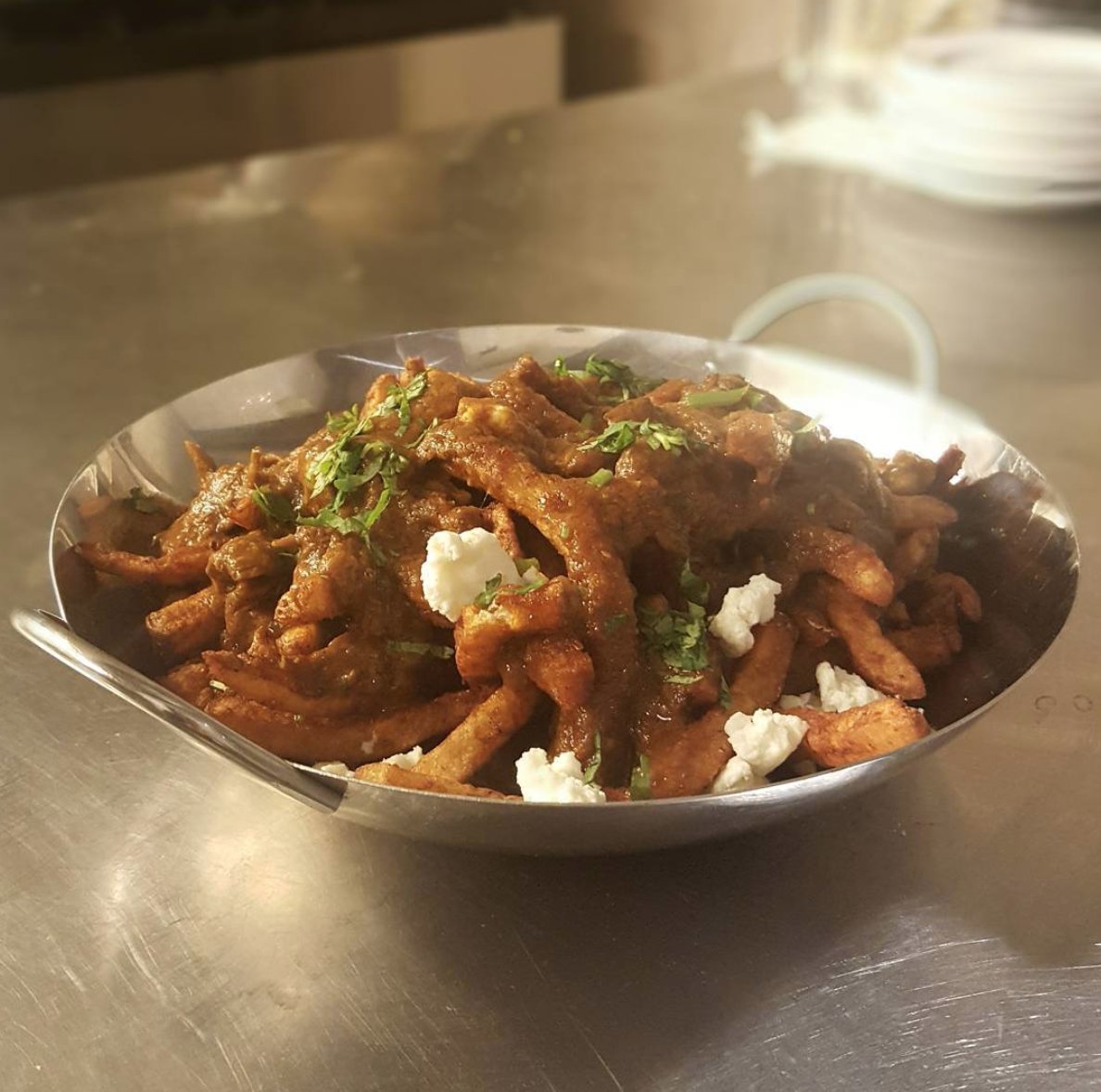 HelloJiToronto's tweet photo. Our 'starting lineup' features this delicious pulled-beef curry #poutine. Join us to cheer on the Leafs tonight at 7pm! #indianpoutine #pub https://t.co/fc9Dyf5KQt