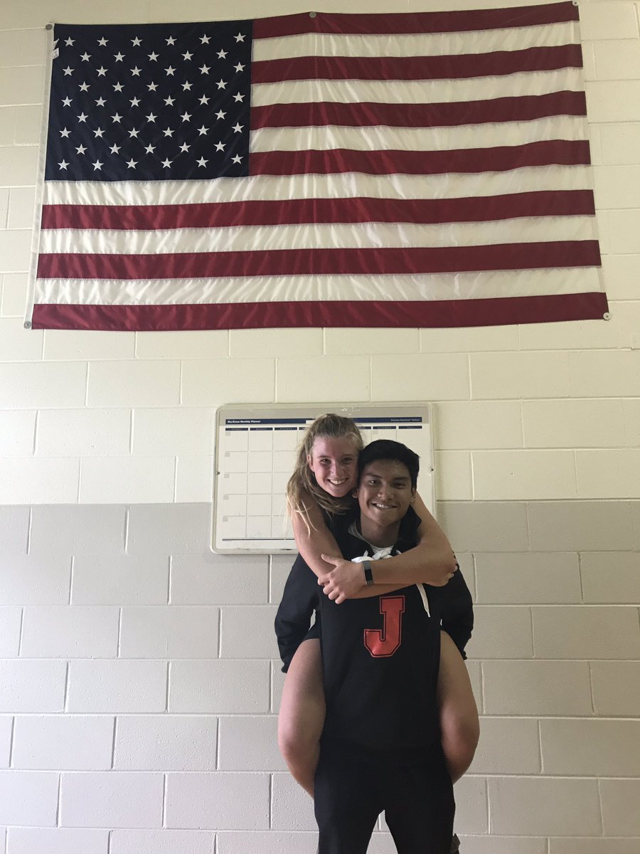 AllisonIngraham's tweet photo. Cross country thank you for the memories, forever friends, and countless miles #hydrationnation https://t.co/4O9R1TatOU
