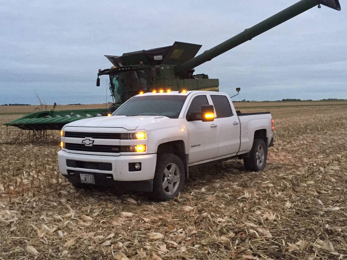 bawood85's tweet photo. Throwing Ol #WhiteThunder up for sale. DM me if you or anyone you know may be interested. #2015 #LTZ #SleeperStatus #65kMiles https://t.co/UdxqyThLzH