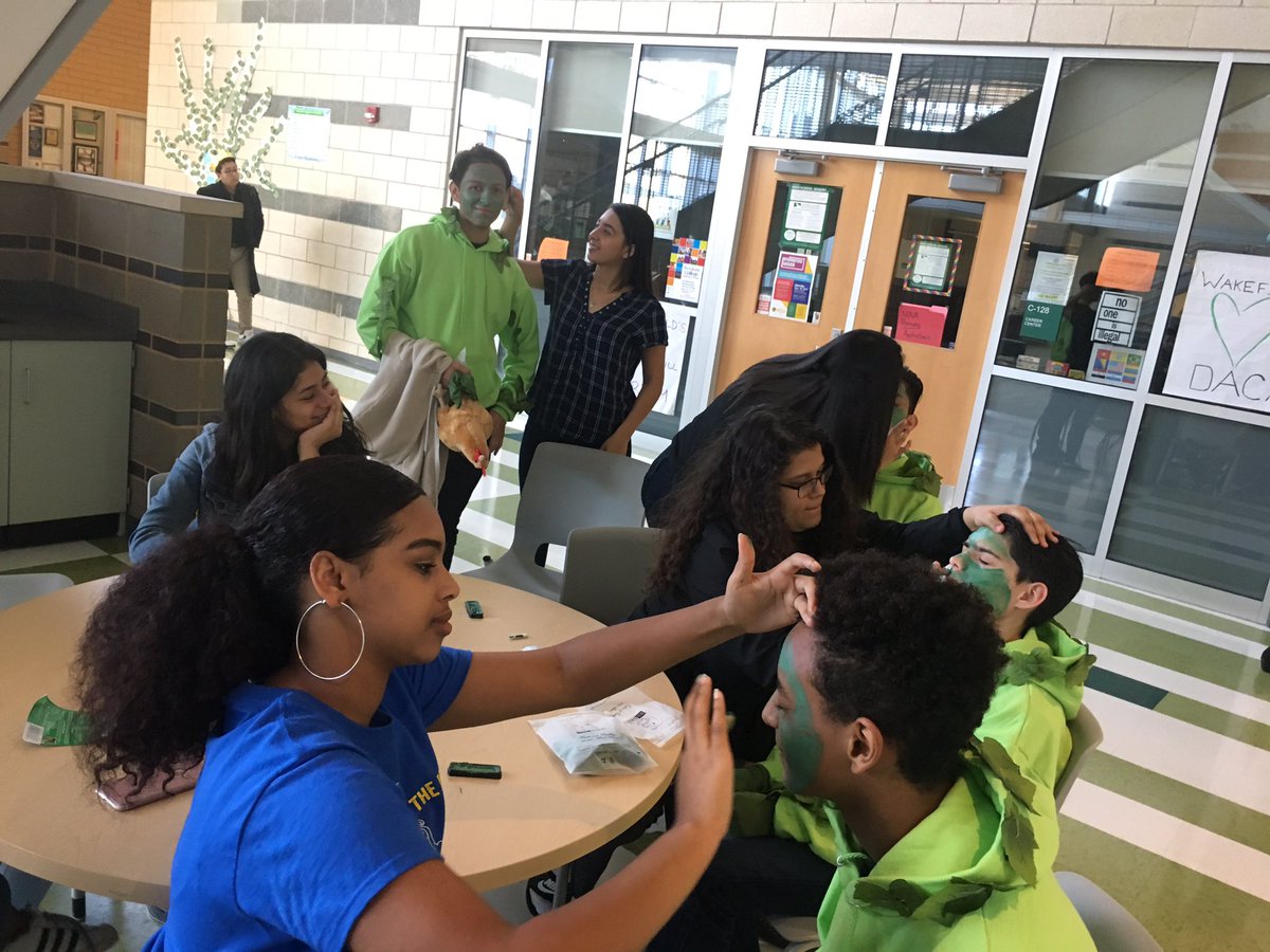 DualLangEdProud's tweet photo. @principalWHS @WakePlayers #JacksPicnic #PreShowFun! #ChildrensPerformance2017 https://t.co/YHdhgmo5ld