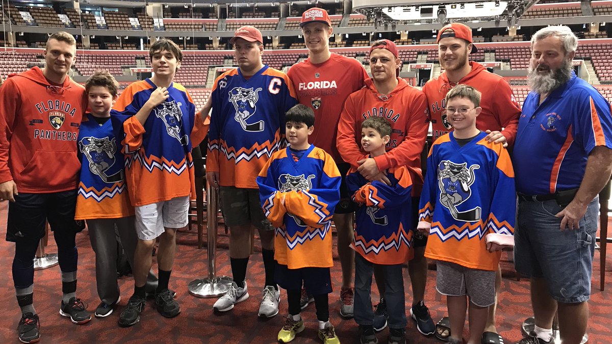 Special thank you to the @NOVACoolCats for coming out to morning skate! #OneTerritory https://t.co/H9kdoumw2N