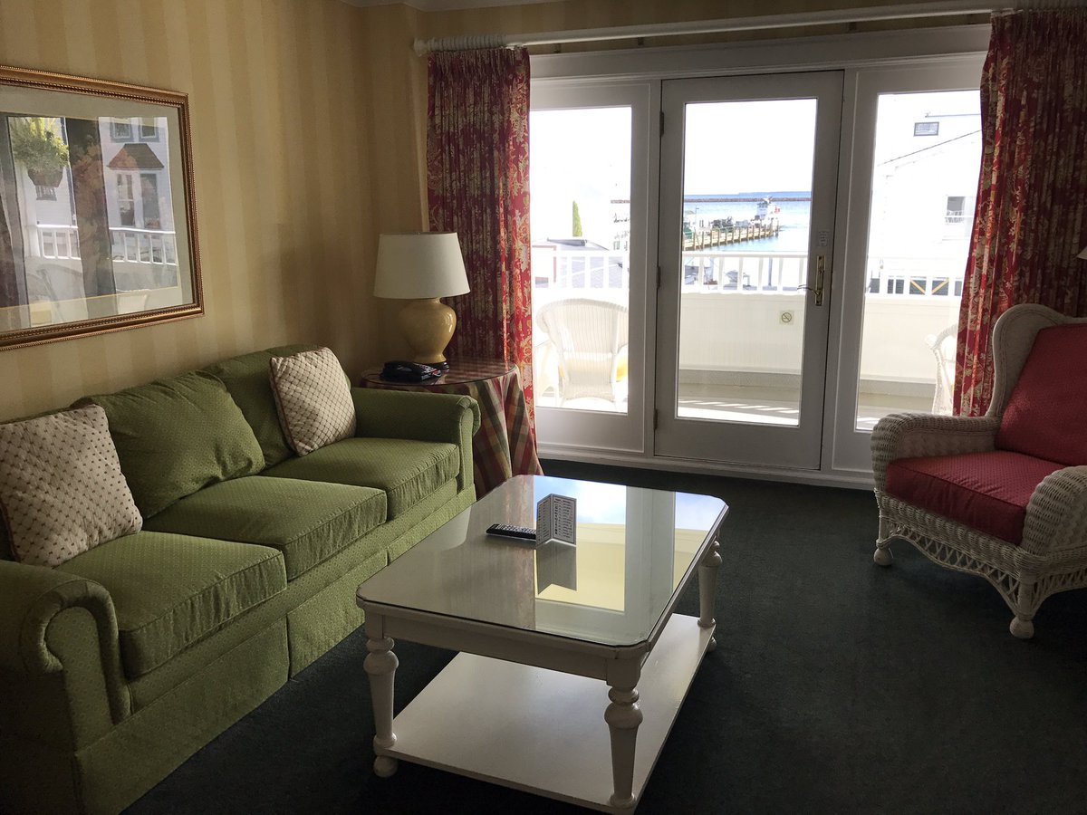 LilacTreeMI's tweet photo. We have a Balcony Suite w/ 2 queens available tonight! Call or pop in for a great rate. Stay with us for the last night of the 2017 season! https://t.co/AGGBbLOEfO