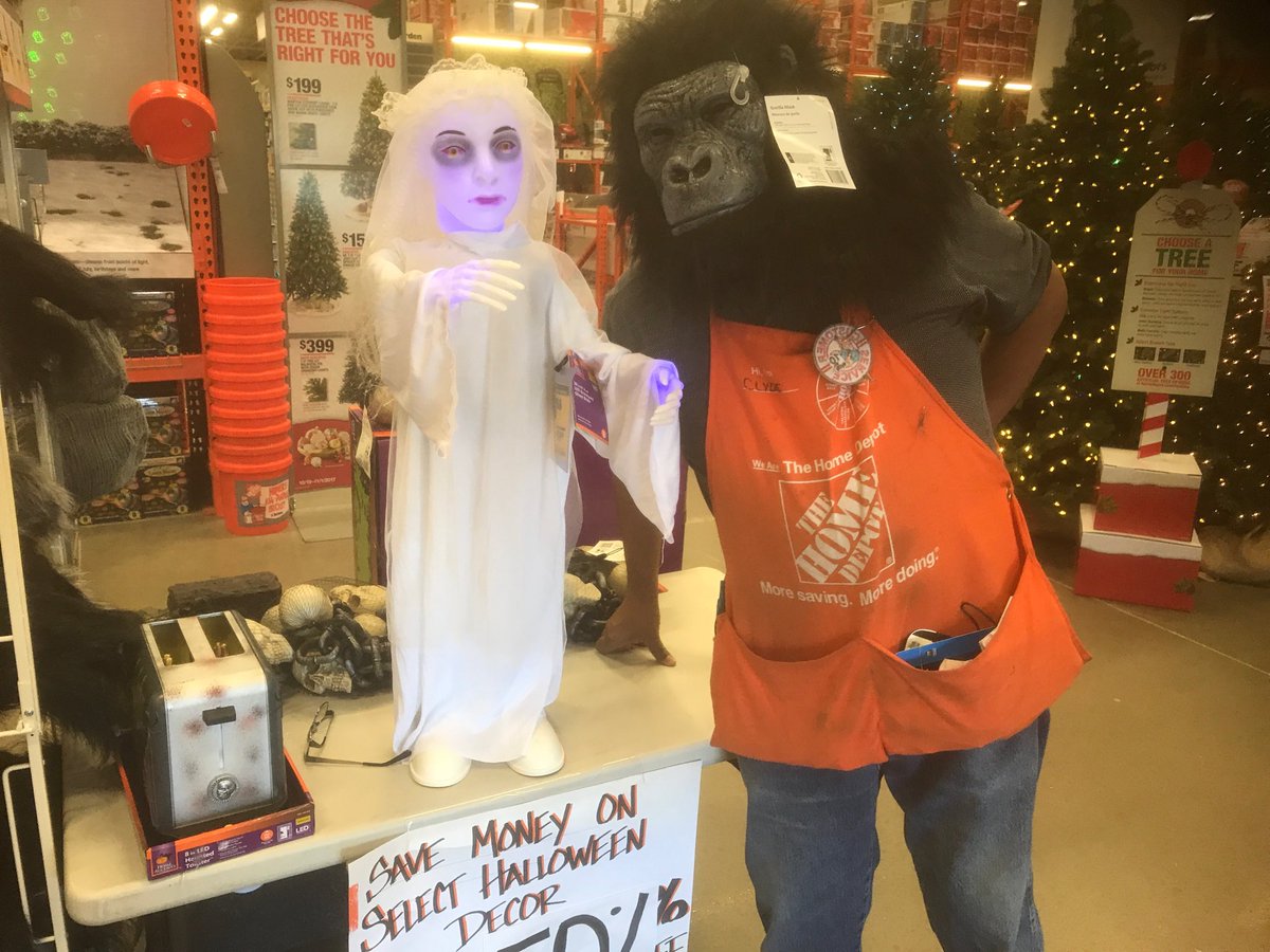 RobertHD0729's tweet photo. 0729 Halloween flying out!!! https://t.co/LcUlelQhWu
