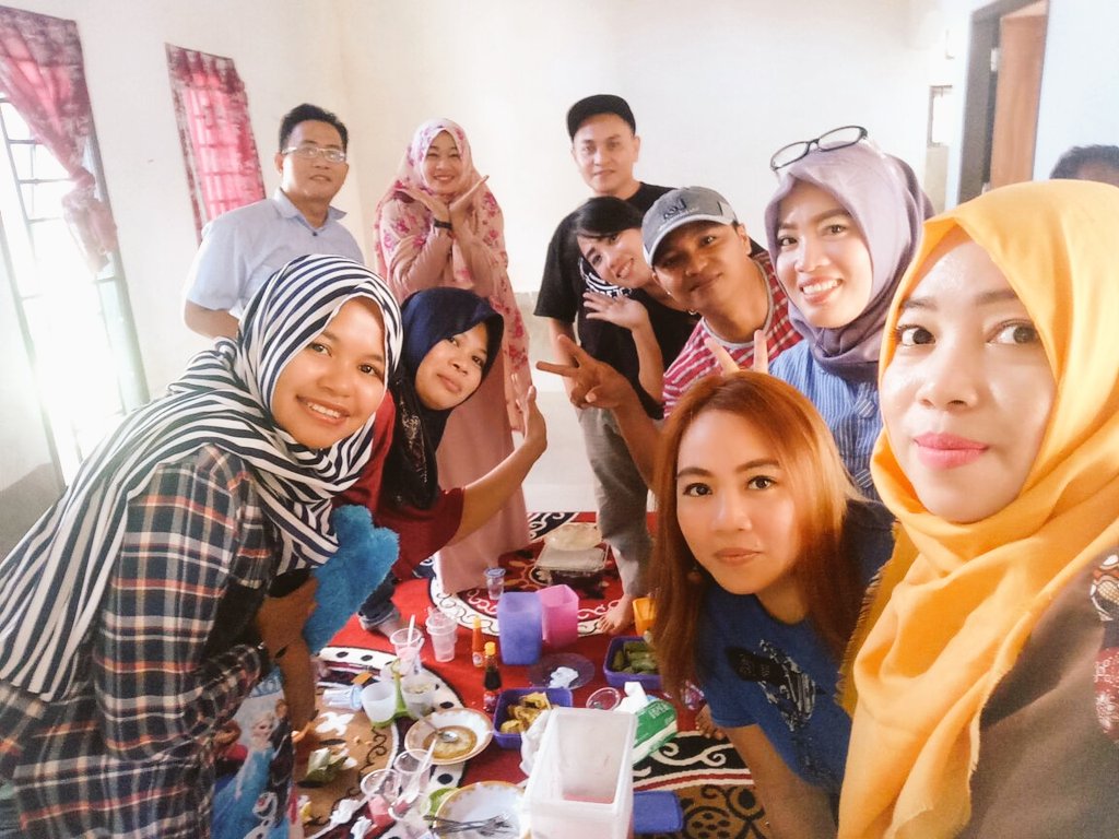 nahariaasruddin's tweet photo. Kalian terbaik, sahabats😘😘
#BestFriends
#reuniSD https://t.co/Z0k579N7kb