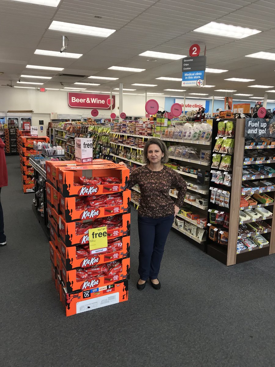 KeithCrosser's tweet photo. 1407 Nataly &amp; Niada pushing just 1 more .Candy, eyelashes, nail polish, makeup. Gloves are off here!#A3brandhealthy #R24OnOurWay @TDepault https://t.co/hFO2w8wiUL