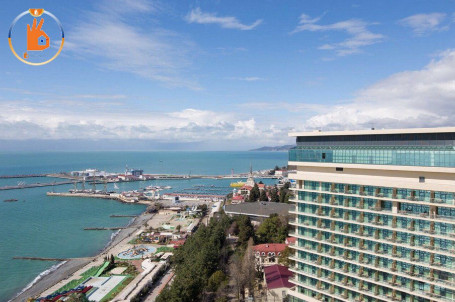 сочи зима 2023. волны 5 метров лазаревское. александрийский маяк сочи вид. сочи маяк памятник. сочи адлер море.