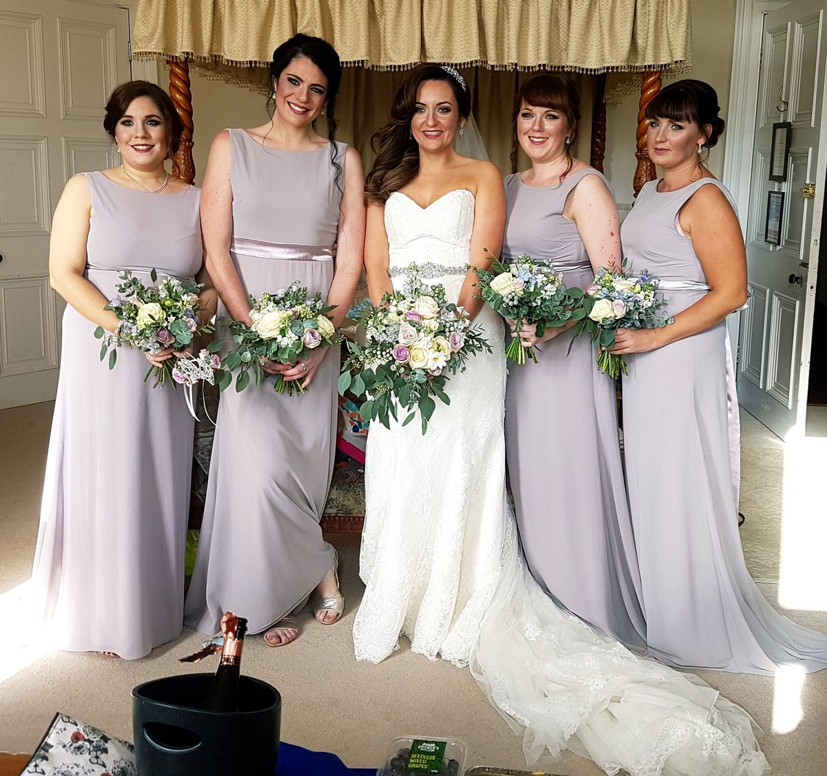NGJ_Makeup's tweet photo. Glamorous Bridal Party β€ #smokeyeyes #redlips #ngj_makeup #ngj_makeupandhair #cardiffmua #cardiffwedding #hairandmakeup https://t.co/y1paIwKCUN