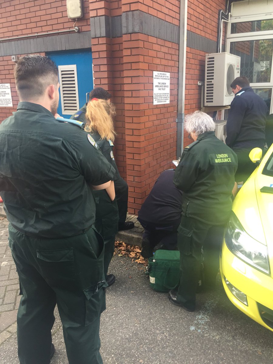 ShadmanAziz2's tweet photo. Paramedic teaching our London Ambulance Service Emergency Responders #ERconf17 #moulage https://t.co/t90l381682