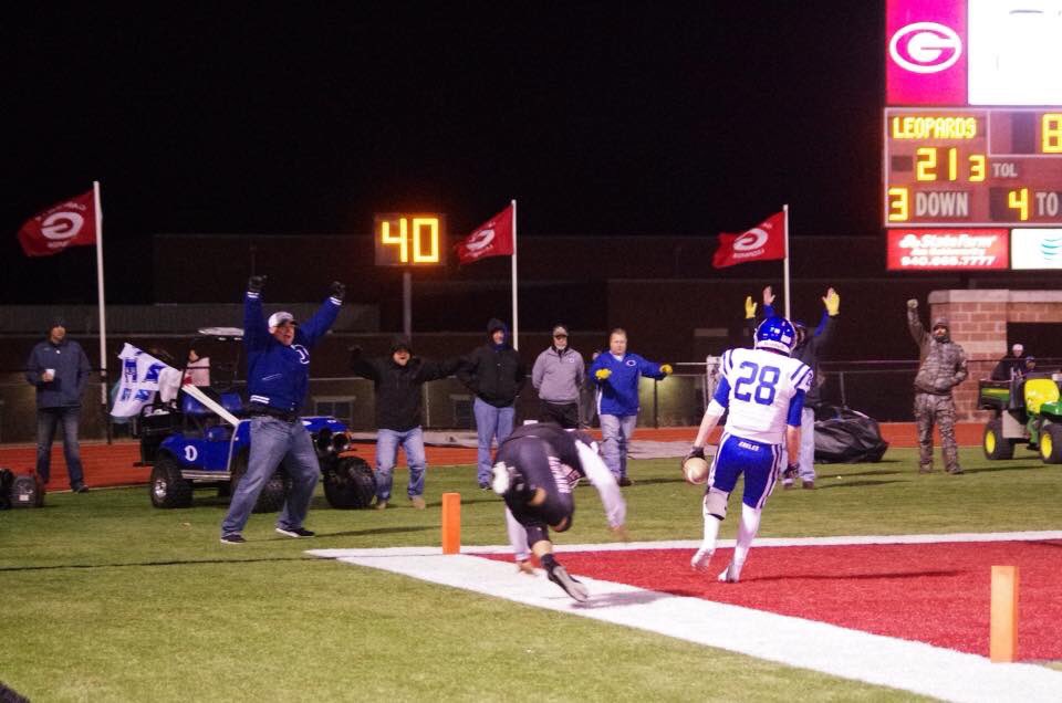 harrisonkhaney's tweet photo. Chest bumps from your dad are always the best https://t.co/pN6svLOqqX