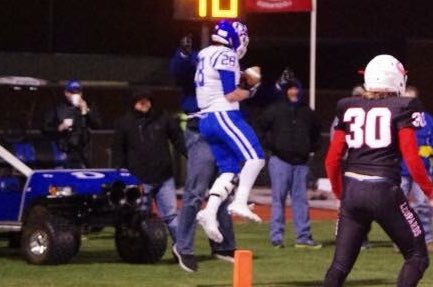 harrisonkhaney's tweet photo. Chest bumps from your dad are always the best https://t.co/pN6svLOqqX