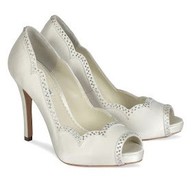 1001zapatos's tweet photo. Estos #zapatos de boda son perfectos si tu #boda es e~ otoño o primavera. https://t.co/tZNdmt0rTF #Shoes #wedding #PymesUnidas #TiendaOnline https://t.co/8SMi3qHefH