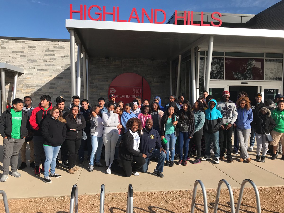 EIFHutch's tweet photo. Hutch students at Operation Beautification... Cleaning Highland Hills!! https://t.co/fRMSGX1YRC