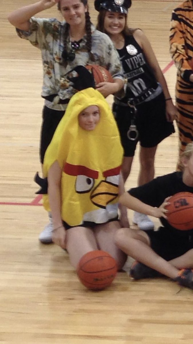 AudreyReiter's tweet photo. some things never change #halloweenpractice #grit #jmoera  @20jenmoore @LadyViperHoops https://t.co/ClQ58fciM1