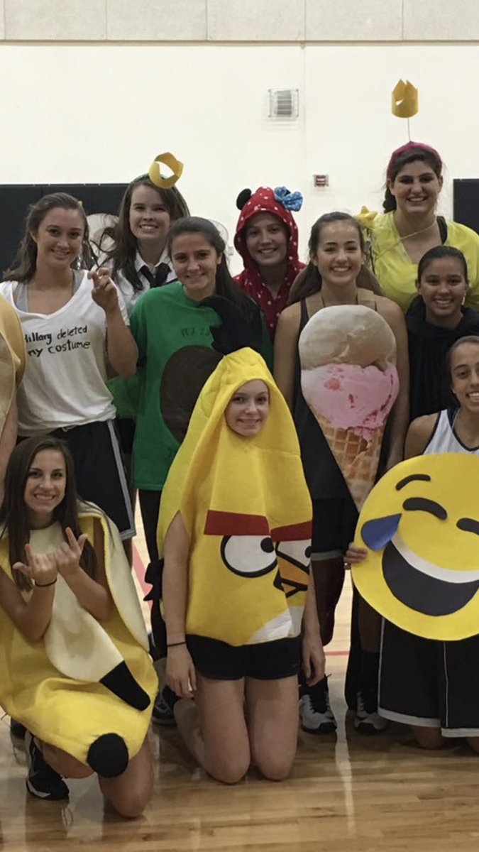 AudreyReiter's tweet photo. some things never change #halloweenpractice #grit #jmoera  @20jenmoore @LadyViperHoops https://t.co/ClQ58fciM1