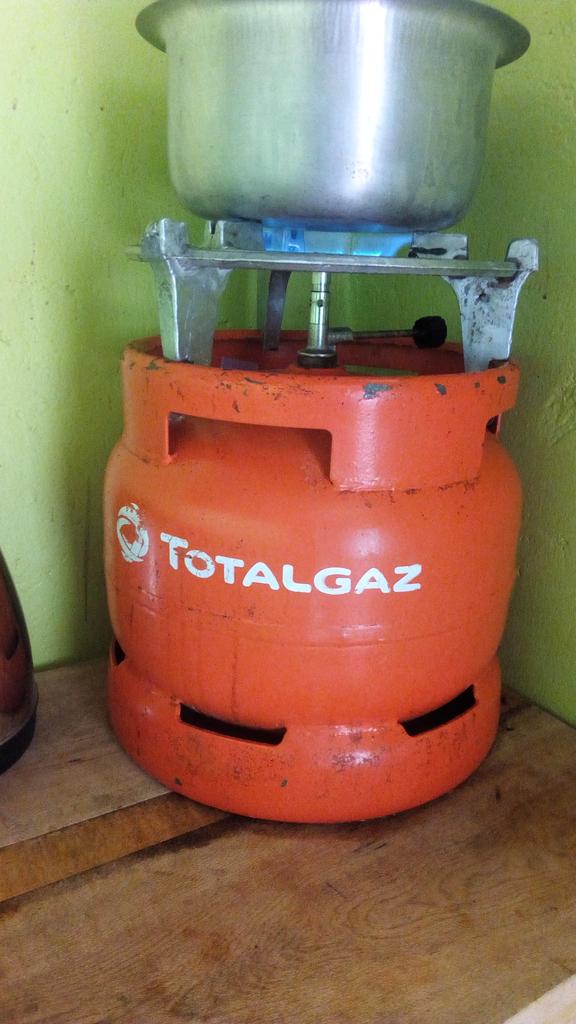 Alexdjayy's tweet photo. @TotalUgandaInfo @thePearlGuideUg @totalkenya @Kemi_stry @DenzelUG @deejahn @biggerhillary @Obeezylyke4 @OgielBetty thx total . for changing our meals... with total gaz https://t.co/4XEYdiD3Jd