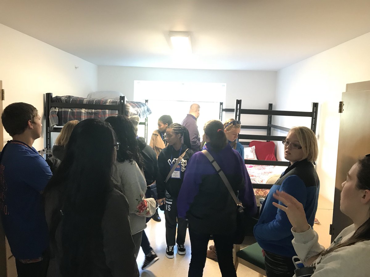 BrilliantCFES's tweet photo. How many CFES Scholars can we fit in one @uvmvermont dorm? A lot - with room to spare! #CFES17 https://t.co/hZ5VwtcA8H