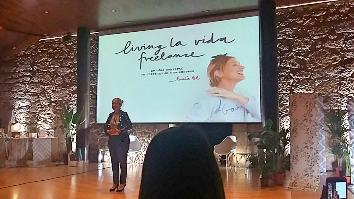 MasQueGusto's tweet photo. Antes ya nos gustaba @MrsLuciaBe pero después de escucharla hoy nos gusta muchísimo más. Cuánto nos sentimos identificadas 
#Bloggever17 https://t.co/bzjdexiPRY